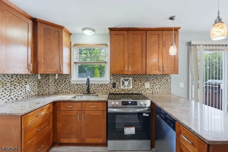635 Robinson Ter - Photo 7 of 24