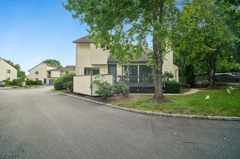 177 Locust Ln - Photo 6 of 36