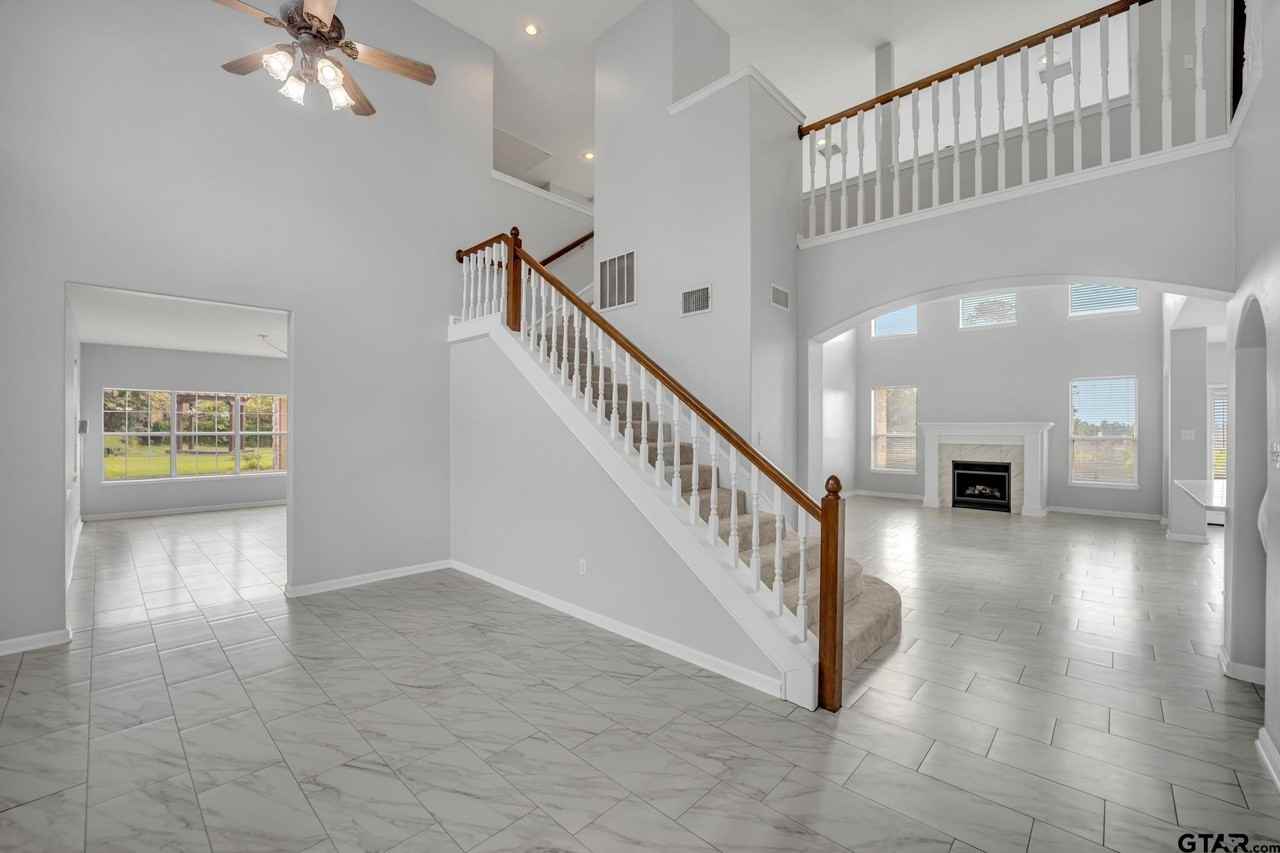 5718 Gloucester Dr - Photo 4 of 38