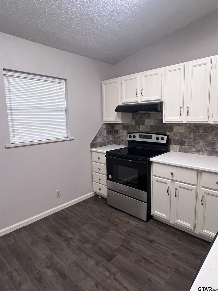 3425 Lexington Dr - Photo 4 of 9