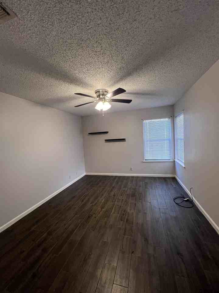 3425 Lexington Dr - Photo 6 of 9