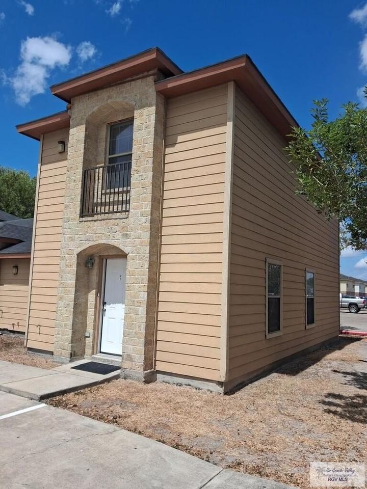 701 Sonesta Dr #8 - Photo 2 of 23