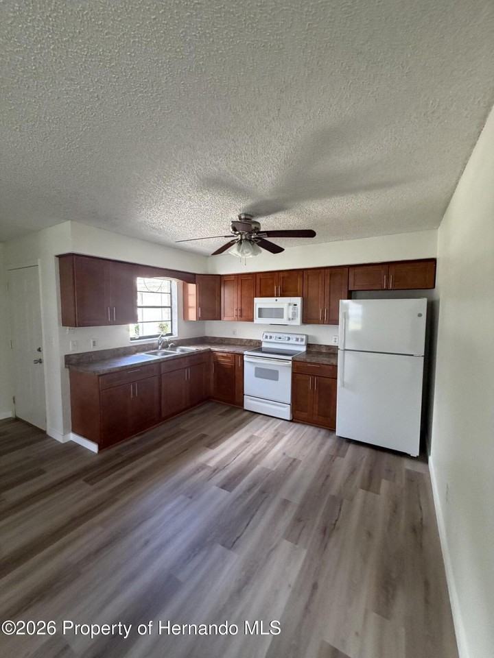 10304 Walton St - Photo 2 of 11