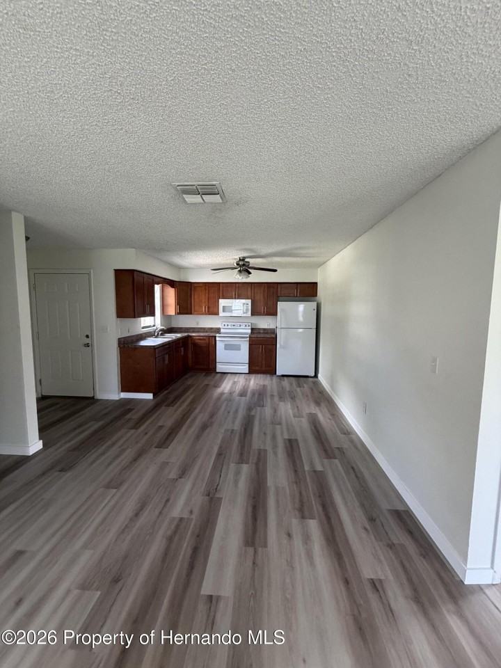 10304 Walton St - Photo 3 of 11
