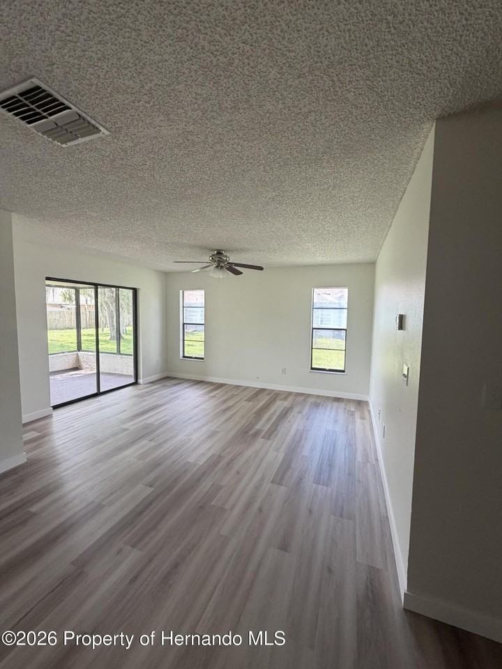 10304 Walton St - Photo 4 of 11