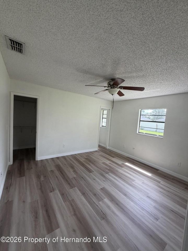 10304 Walton St - Photo 5 of 11