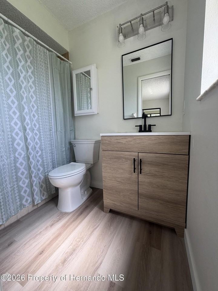 10304 Walton St - Photo 6 of 11