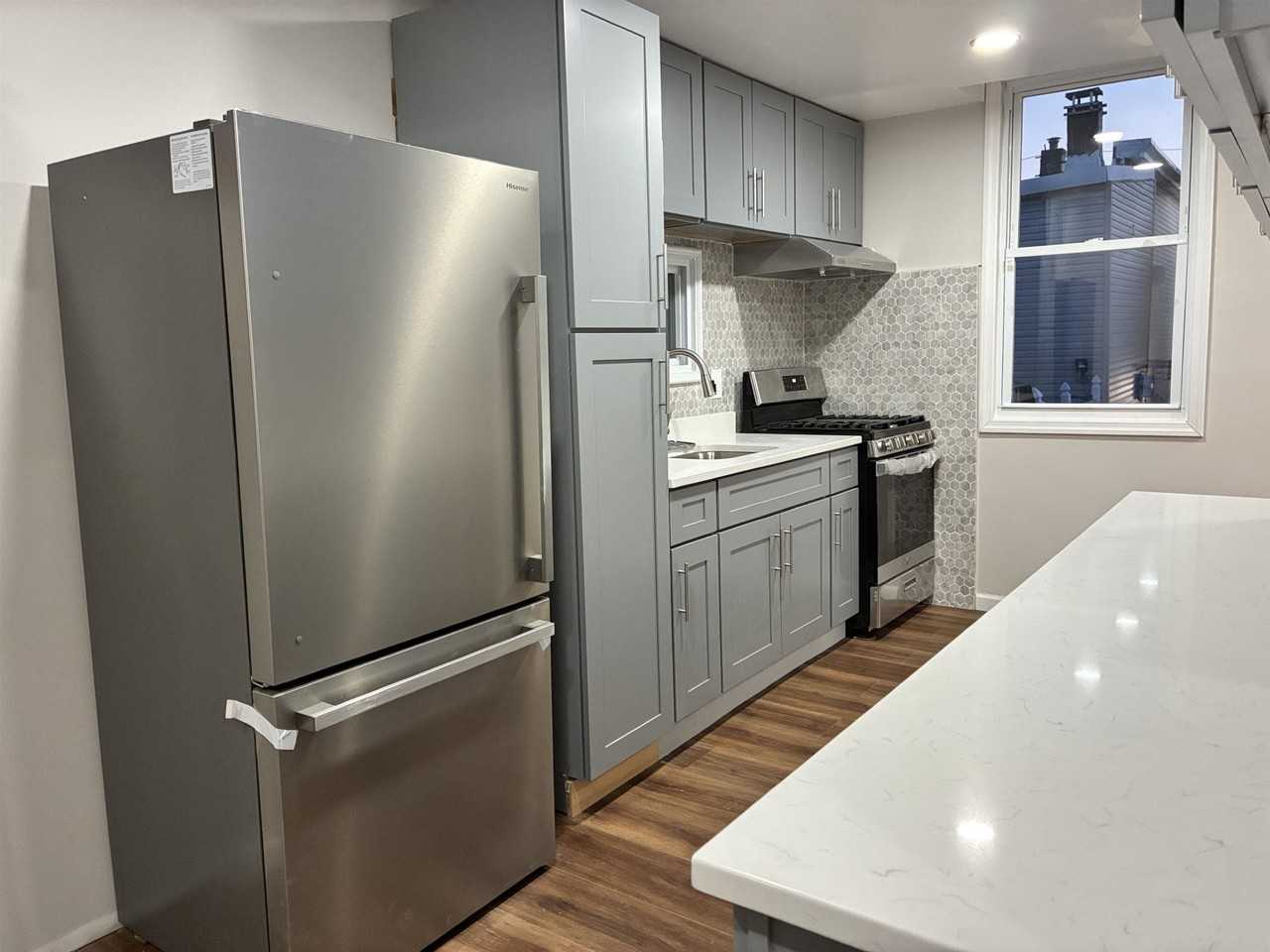 408 3rd St #2 - Photo 3 of 22
