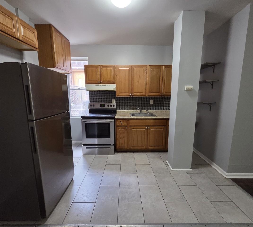 589 59th St #A1 - Photo 2 of 11