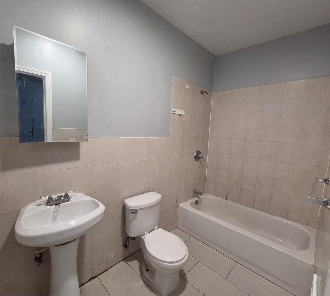 589 59th St #A1 - Photo 5 of 11