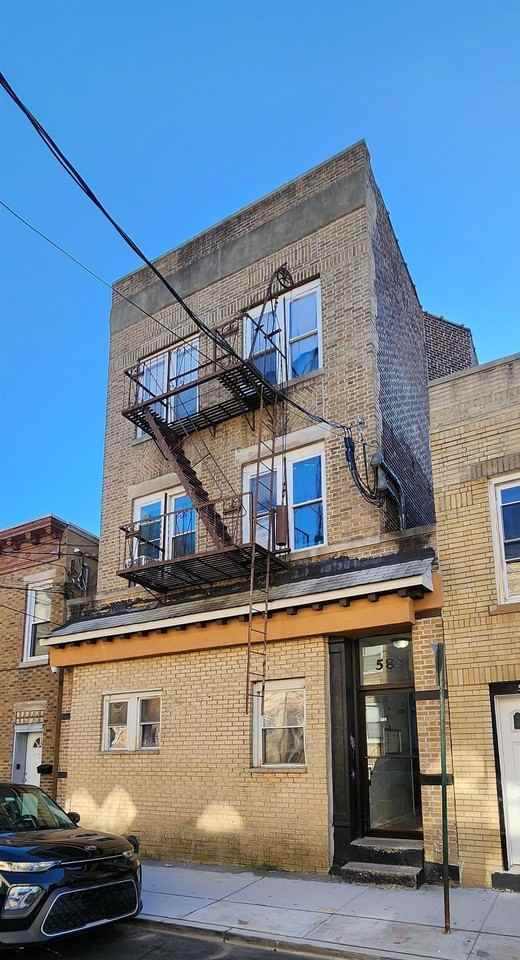 589 59th St #A1 - Photo 6 of 11