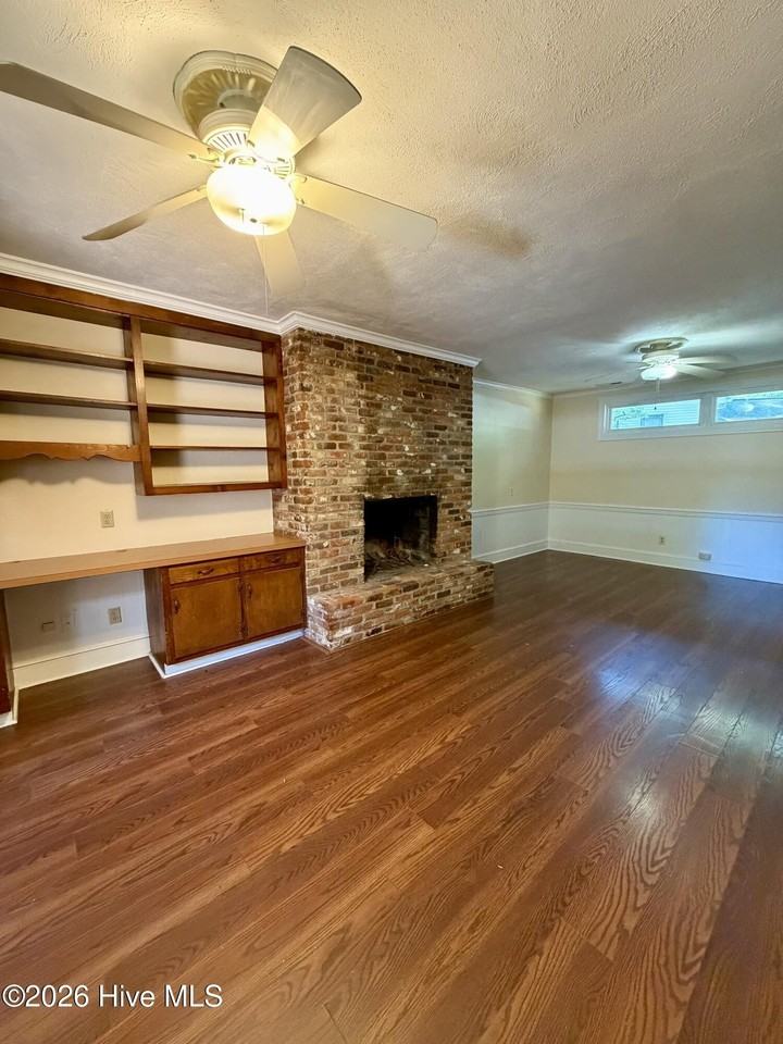 915 Se Greenville Blvd - Photo 3 of 28