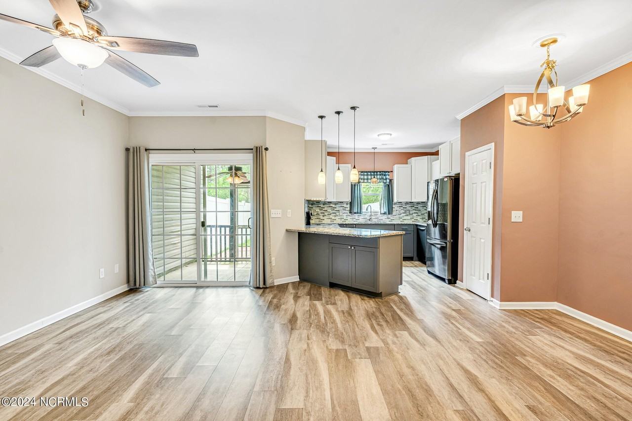 310 Cedar Island Trl - Photo 6 of 30