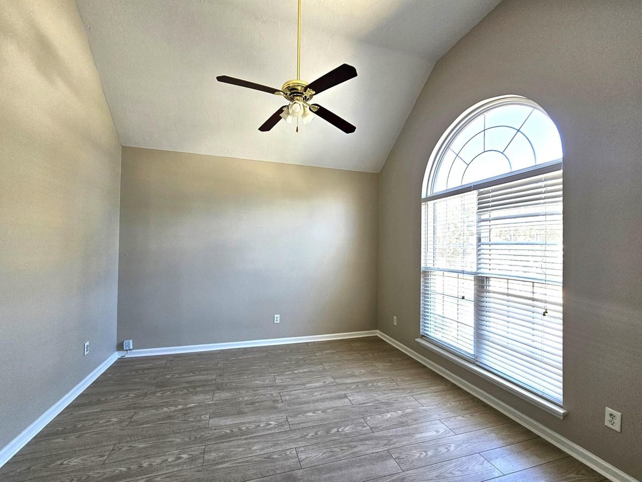 7629 Senators Ridge Dr - Photo 2 of 31