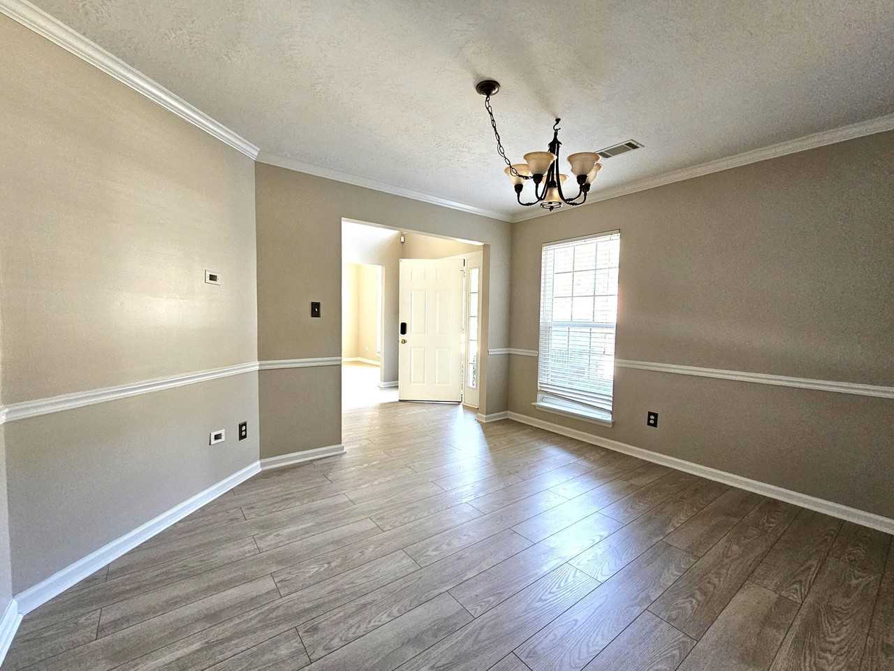 7629 Senators Ridge Dr - Photo 5 of 31