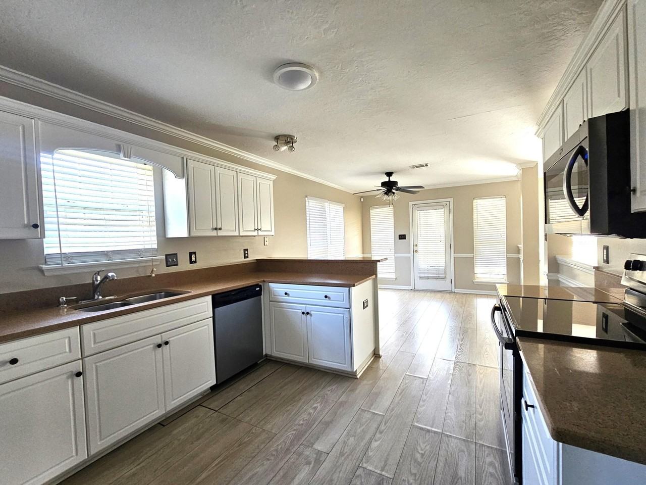 7629 Senators Ridge Dr - Photo 6 of 31