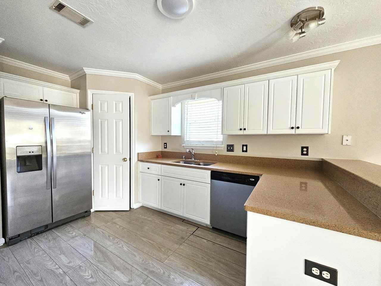 7629 Senators Ridge Dr - Photo 7 of 31
