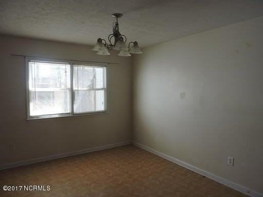 7 Donnell Ave - Photo 4 of 18