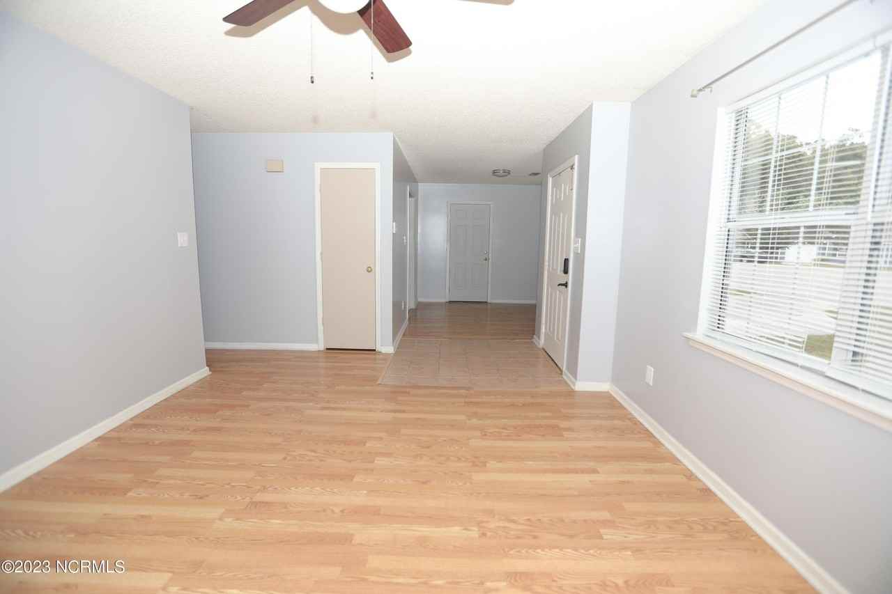 621 S Hampton Dr - Photo 3 of 20