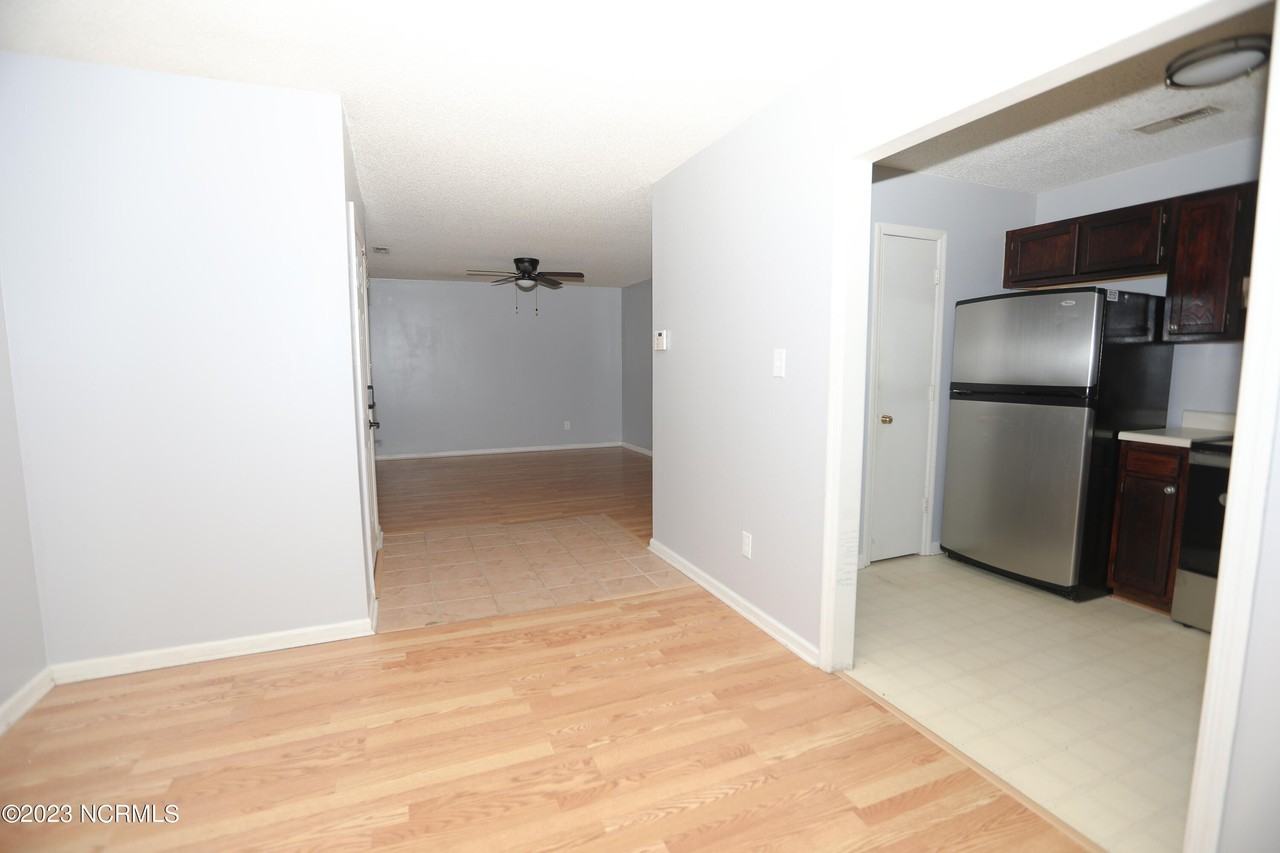 621 S Hampton Dr - Photo 4 of 20