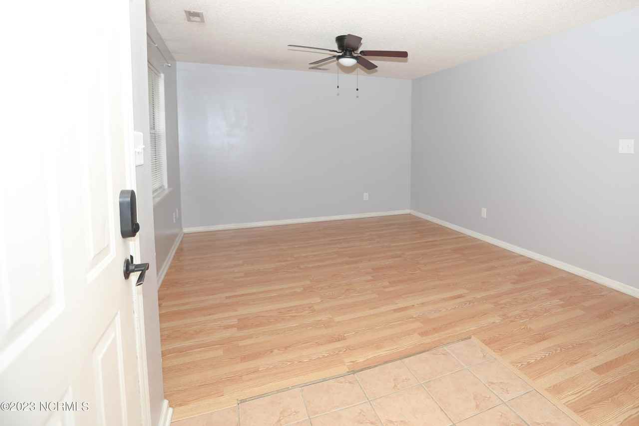 621 S Hampton Dr - Photo 5 of 20