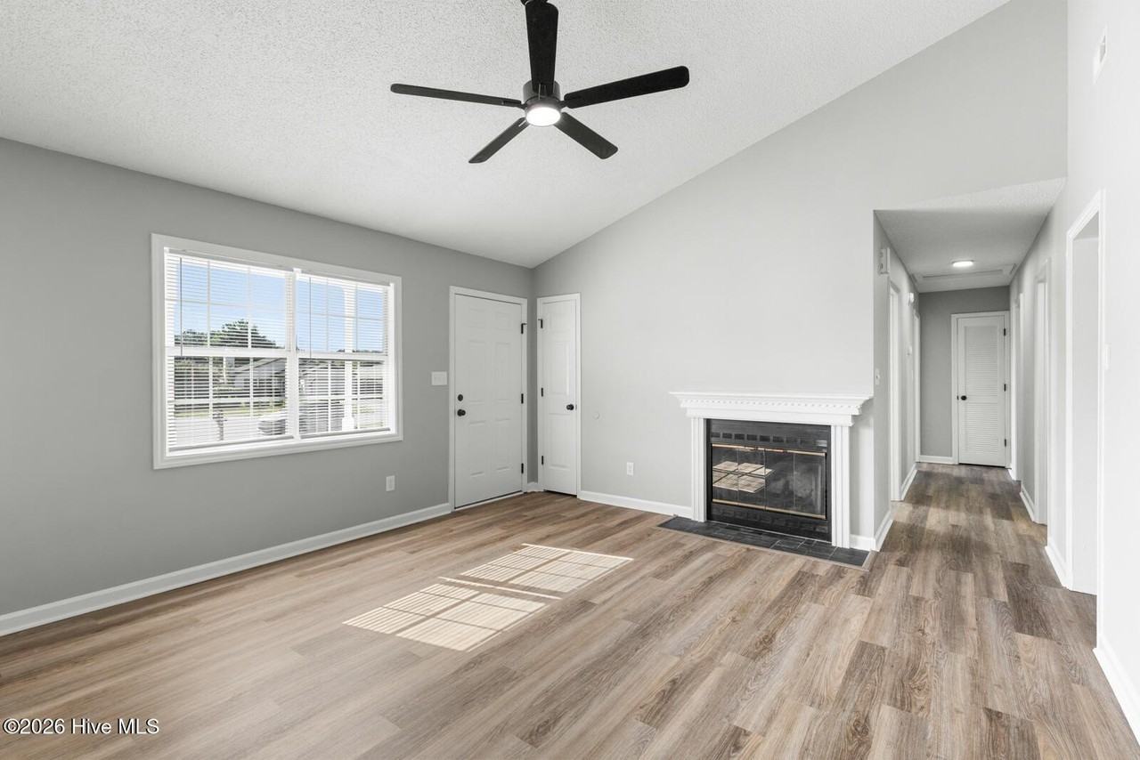 213 Joey Ct - Photo 3 of 17