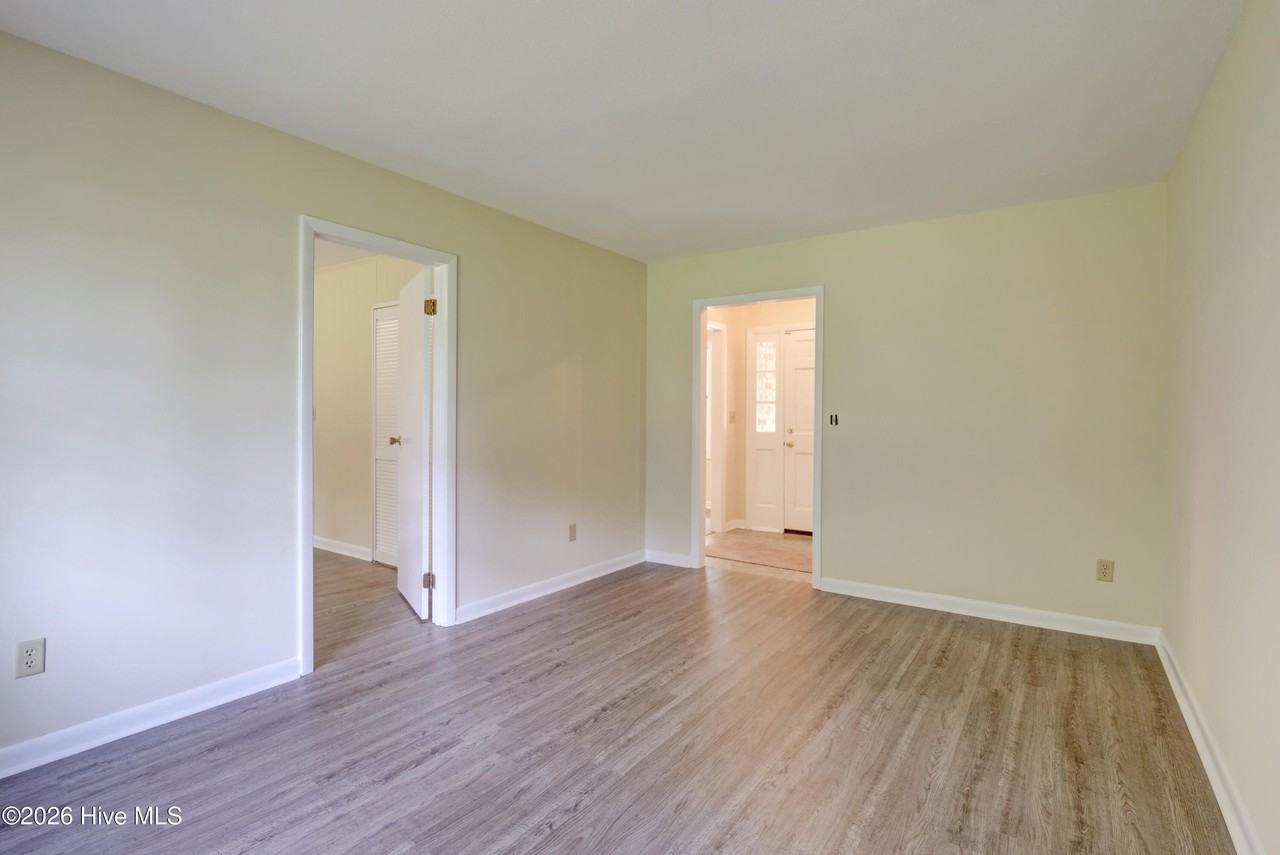 4010 Lake Ave - Photo 5 of 26
