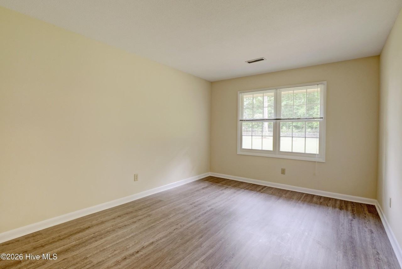 4010 Lake Ave - Photo 6 of 26