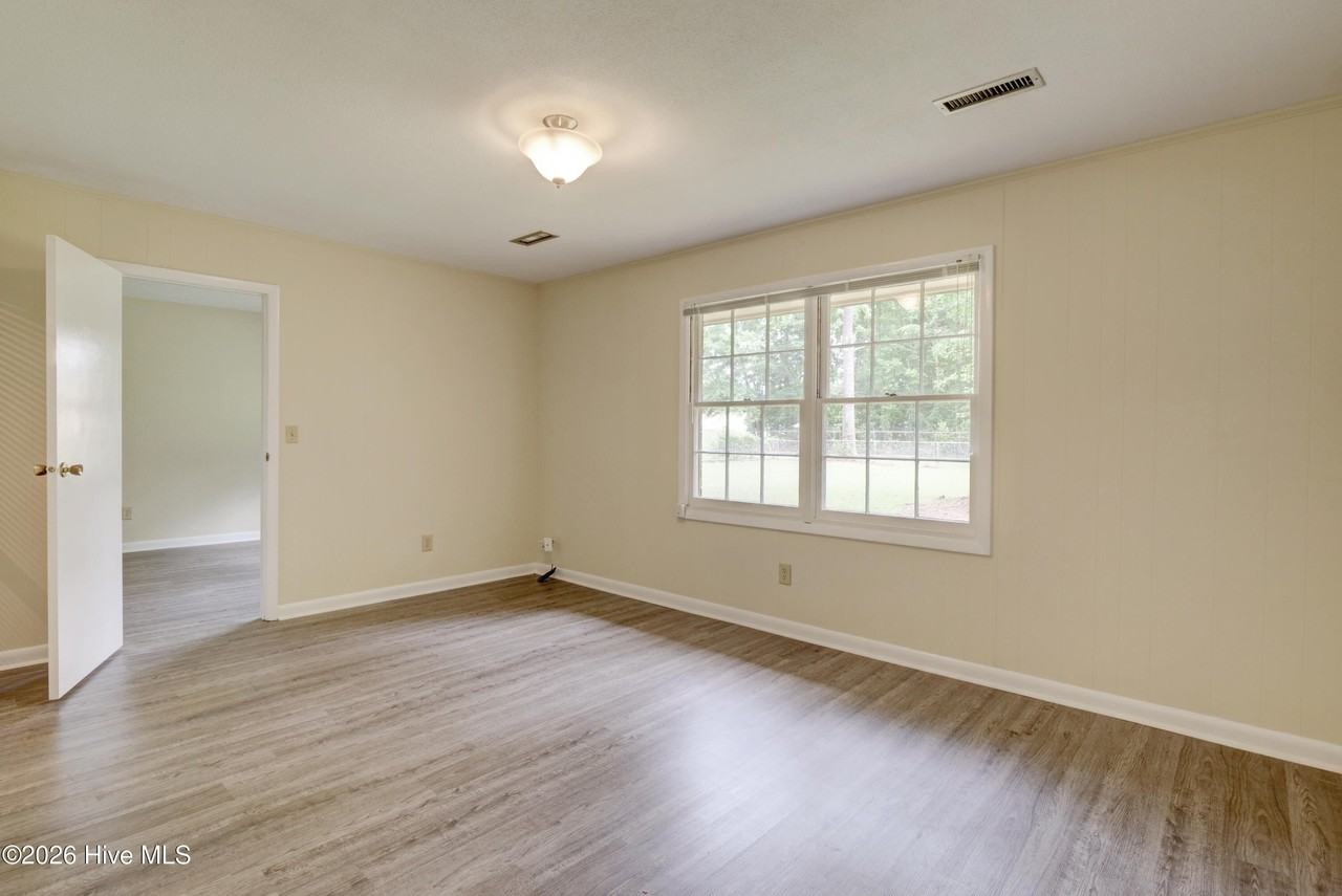 4010 Lake Ave - Photo 7 of 26