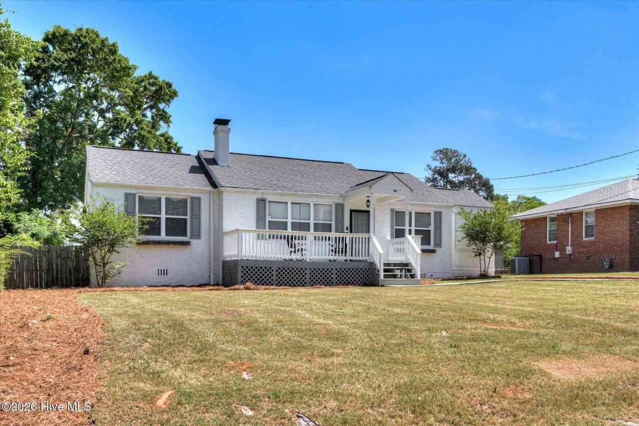 1106 Azalea Dr - Photo 2 of 43