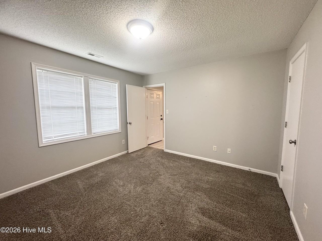 114 Old Oak Rd - Photo 2 of 11