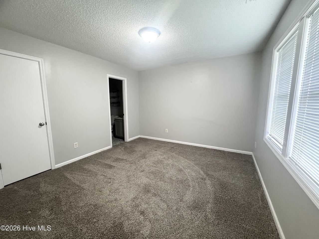 114 Old Oak Rd - Photo 4 of 11