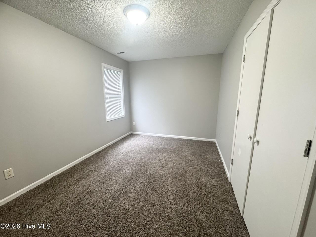 114 Old Oak Rd - Photo 5 of 11