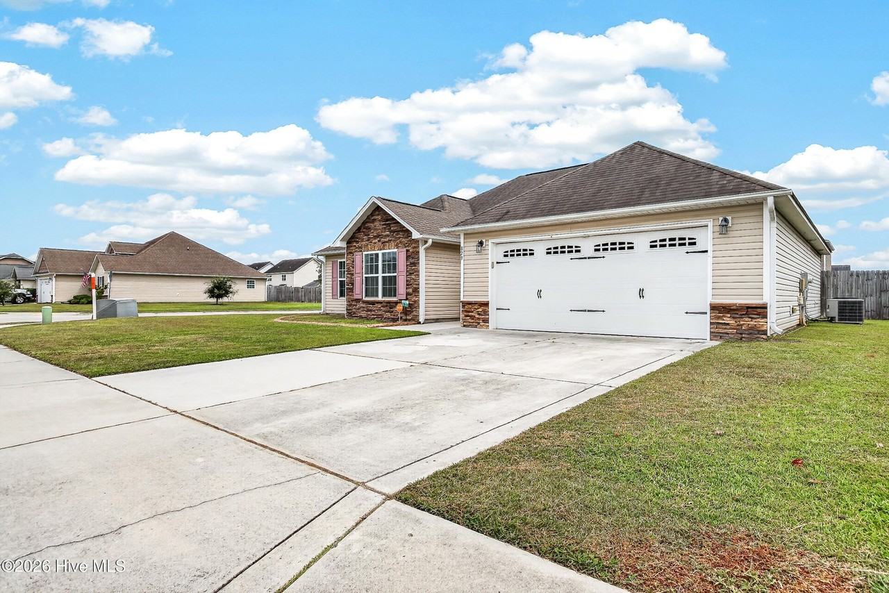 829 Dynasty Dr - Photo 3 of 30