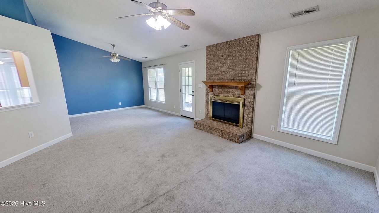 315 Peppertree Ct - Photo 2 of 20