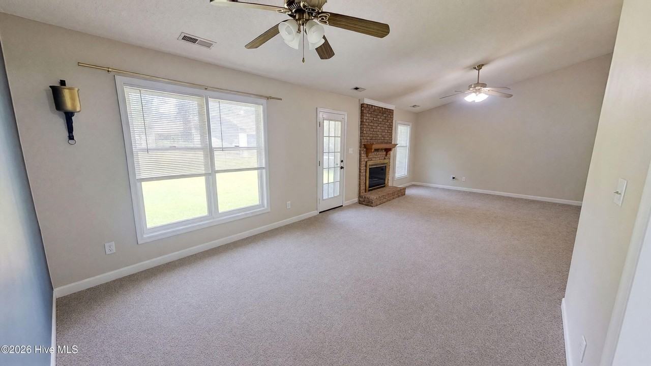 315 Peppertree Ct - Photo 3 of 20