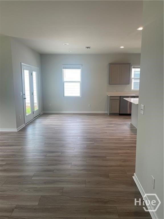 978 Longleaf Dr - Photo 2 of 19