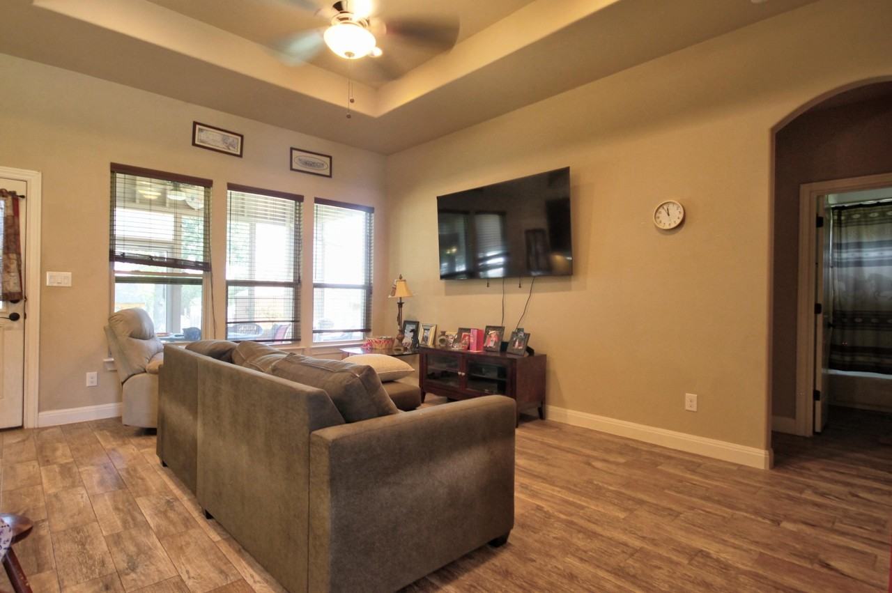 710 Panorama Dr - Photo 3 of 25
