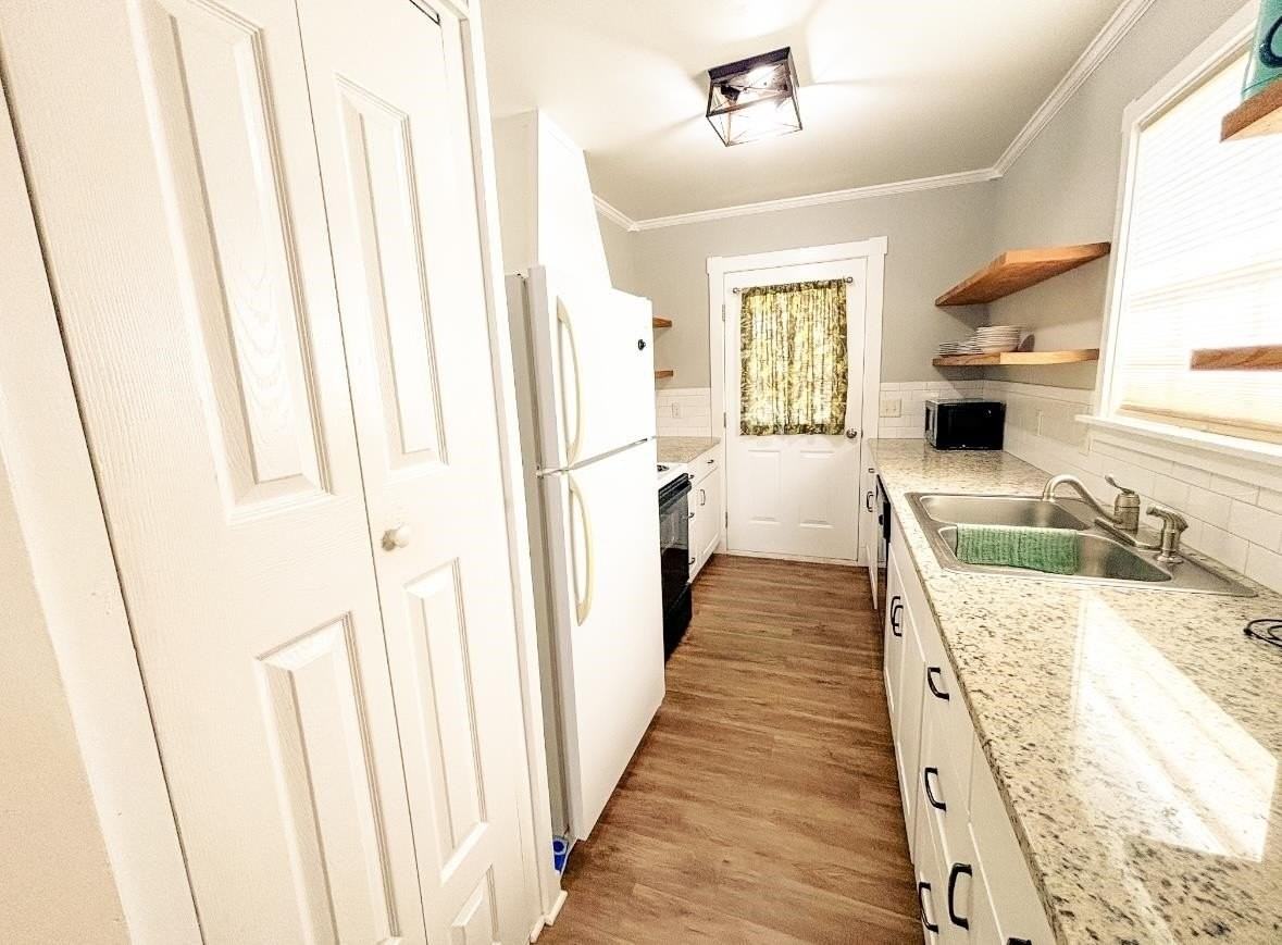 207 E College St - Photo 4 of 11