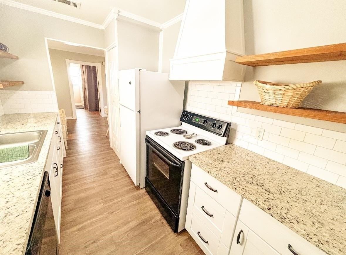 207 E College St - Photo 5 of 11