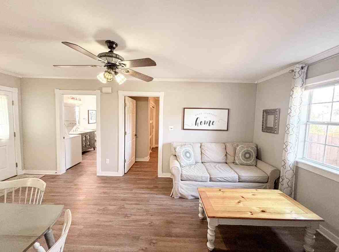 207 E College St - Photo 6 of 11