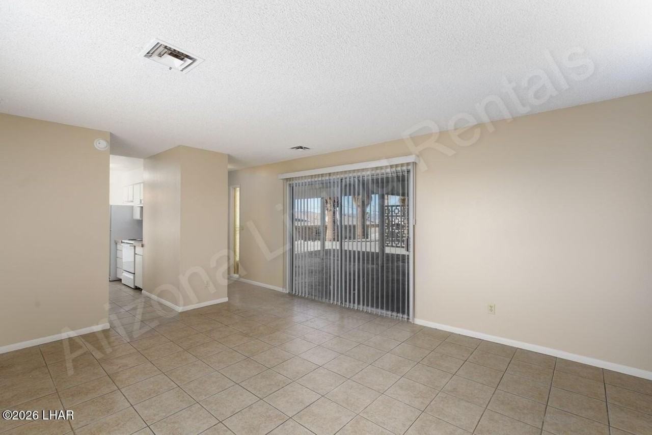 3184 Winterhaven Dr #B - Photo 4 of 16