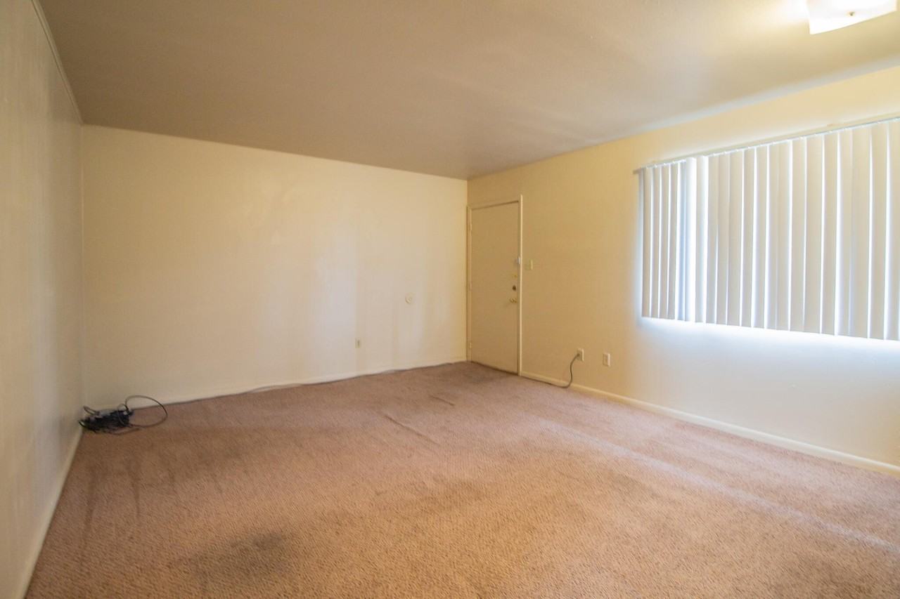 2500 W 26th St #21 - Photo 3 of 9