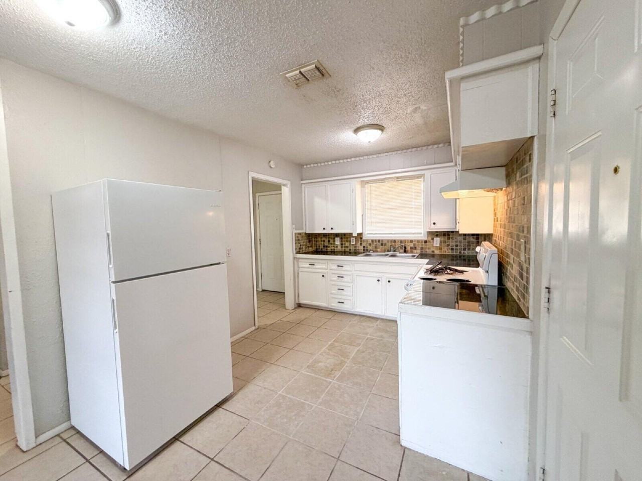 5414 25th St - Photo 5 of 11