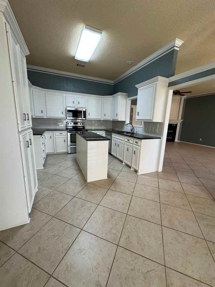5236 84th St - Photo 7 of 26