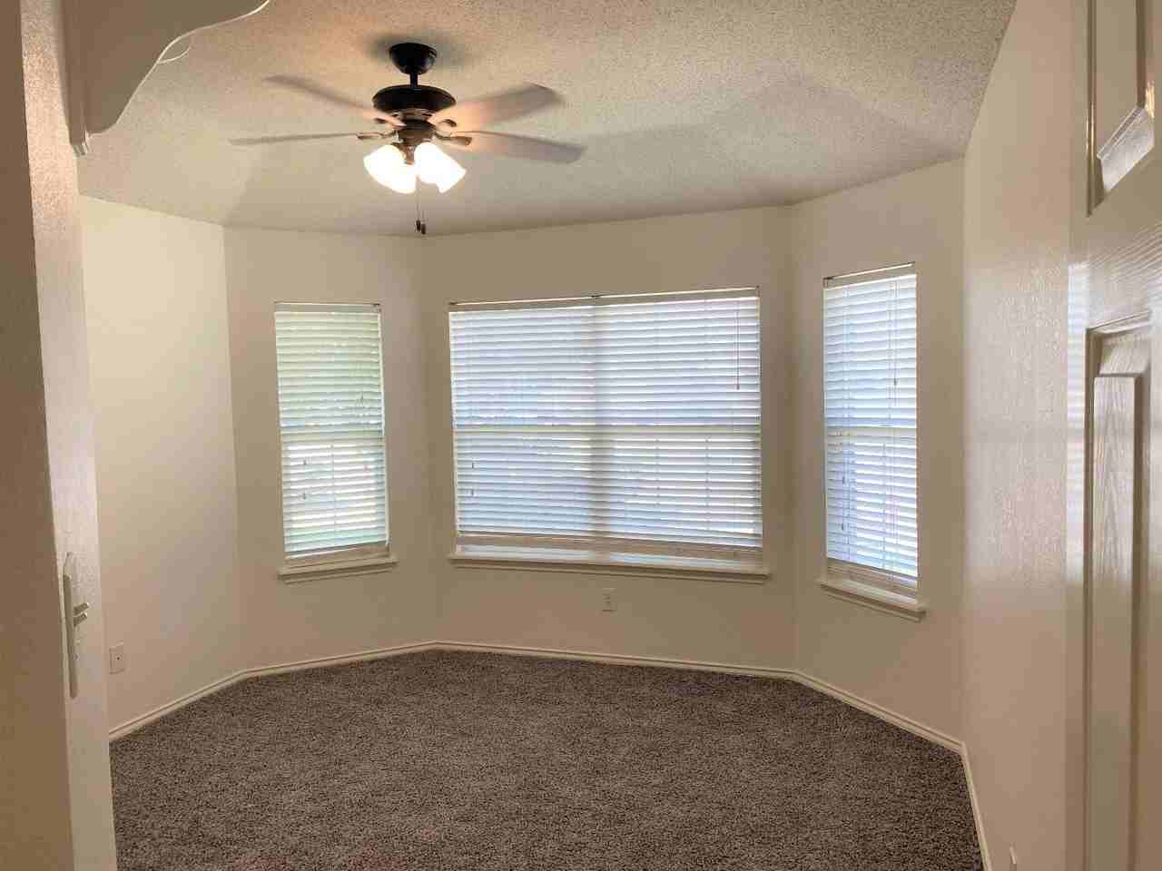 6521 8th St - Photo 4 of 25