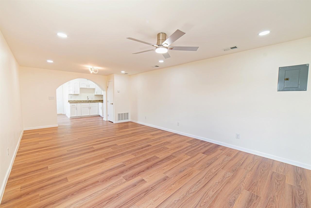 2218 Burnside St - Photo 7 of 28