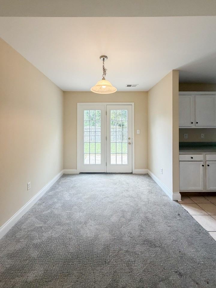 2513 Denburn Ct - Photo 4 of 16