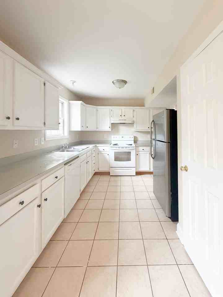 2513 Denburn Ct - Photo 5 of 16