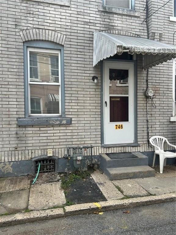 746 Laufer St - Photo 2 of 20